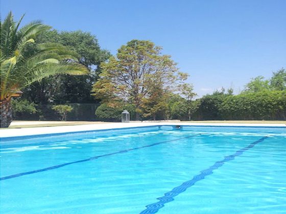 Foto 1 de Xalet en lloguer a Monteclaro de 6 habitacions amb terrassa i piscina