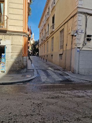 Foto 2 de Local en lloguer a calle De la Magdalena amb aire acondicionat i calefacció
