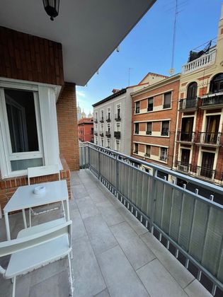 Foto 1 de Alquiler de piso en Palacio de 3 habitaciones con terraza y muebles