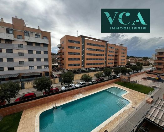 Foto 1 de Pis en lloguer a calle De Vicent González Lizondo de 4 habitacions amb terrassa i piscina