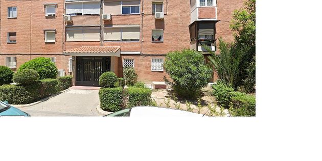 Foto 1 de Venta de piso en Vinateros de 2 habitaciones con terraza y balcón