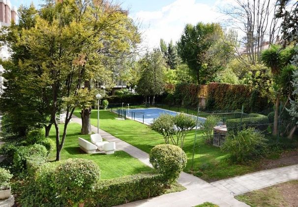 Foto 1 de Alquiler de piso en Castilla de 1 habitación con piscina y jardín