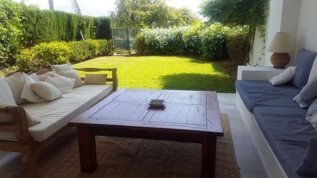 Foto 1 de Pis en lloguer a Guadalmina de 2 habitacions amb terrassa i piscina