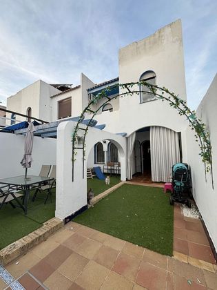 Foto 1 de Casa en venda a calle Barriada Residencial Villanueva de 4 habitacions amb terrassa i jardí