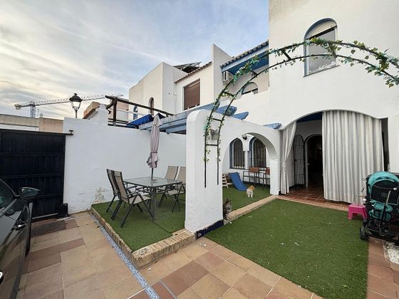 Foto 2 de Casa en venda a calle Barriada Residencial Villanueva de 4 habitacions amb terrassa i jardí