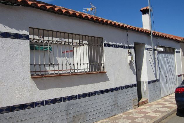 Foto 1 de Venta de casa adosada en calle Rana de 4 habitaciones con terraza y piscina