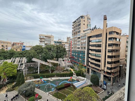 Foto 1 de Pis en venda a plaza De Santa Isabel de 5 habitacions amb terrassa i garatge