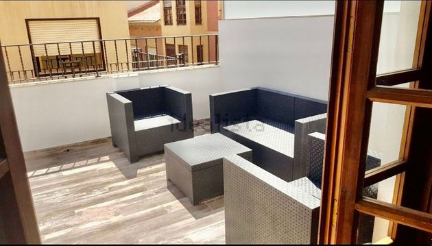 Foto 1 de Alquiler de ático en Centro - Murcia de 1 habitación con terraza y muebles