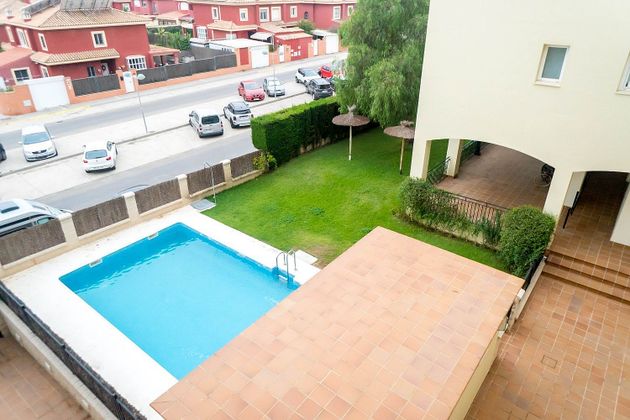 Foto 1 de Piso en alquiler en calle Girasol de 2 habitaciones con terraza y piscina