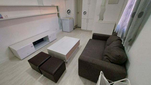 Foto 2 de Estudi en lloguer a Embajadores - Lavapiés amb mobles i aire acondicionat