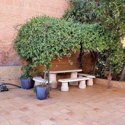 Foto 2 de Venta de casa adosada en calle Felipe Solano Antelo de 7 habitaciones con terraza y jardín