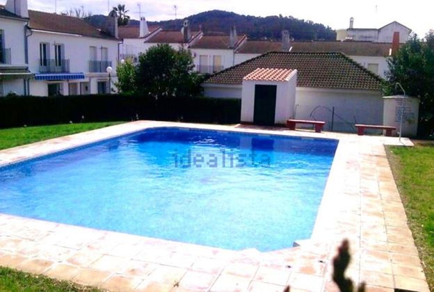 Foto 1 de Casa adossada en venda a urbanización Banderas de 3 habitacions amb terrassa i piscina