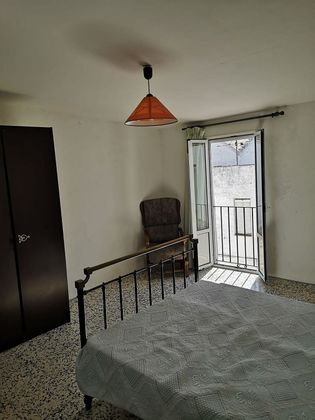 Foto 2 de Venta de casa adosada en calle Tercera de 5 habitaciones con balcón