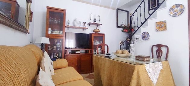 Foto 2 de Casa adossada en venda a calle De Andalucia de 3 habitacions amb terrassa i balcó