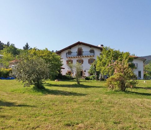 Foto 1 de Casa en venda a calle Sarria Auzoa de 5 habitacions amb jardí