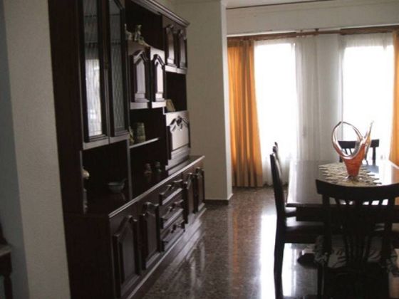 Foto 2 de Piso en venta en Canals de 3 habitaciones con balcón y aire acondicionado