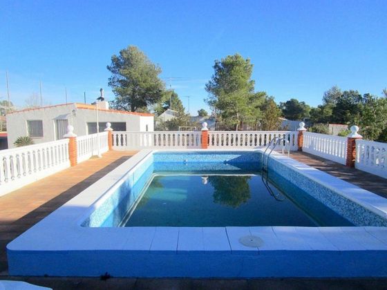 Foto 1 de Chalet en venta en Mogente/Moixent de 3 habitaciones con terraza y piscina