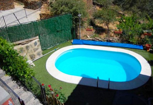 Foto 1 de Chalet en venta en Prádena de Atienza de 4 habitaciones con terraza y piscina