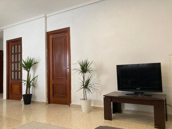 Foto 2 de Alquiler de piso en Ciutat Fallera de 1 habitación con muebles