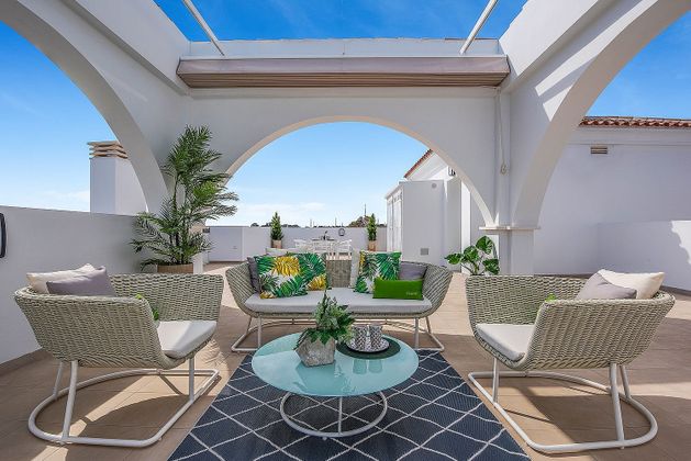 Foto 2 de Àtic en venda a calle Los Arcos de 2 habitacions amb terrassa i piscina