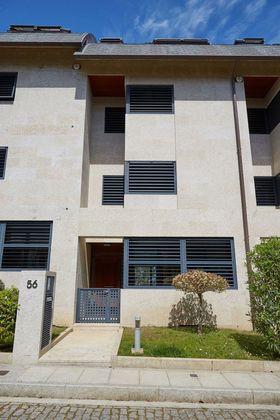 Foto 2 de Alquiler de casa adosada en Alcabre - Navia - Comesaña de 5 habitaciones con terraza y piscina