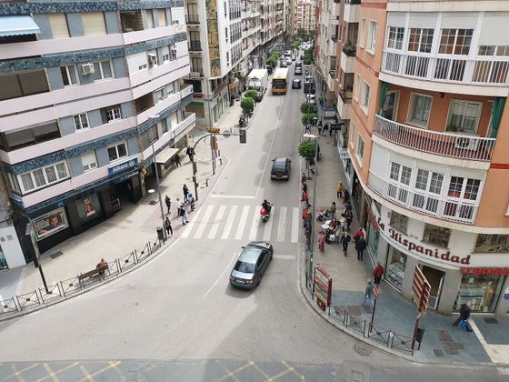 Foto 1 de Alquiler de piso en calle Navas de Tolosa de 4 habitaciones con terraza y muebles