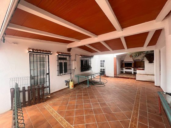 Foto 2 de Casa adossada en venda a calle Bellavista de 6 habitacions amb terrassa i piscina