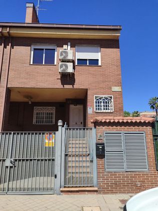 Foto 1 de Casa adosada en venta en calle Del Terebinto de 4 habitaciones con terraza y garaje