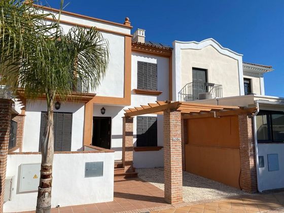 Foto 2 de Alquiler de casa en Guadalmina de 4 habitaciones con terraza y piscina