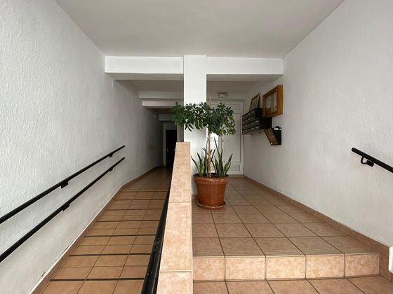 Foto 2 de Venta de piso en San Pedro de Alcántara pueblo de 3 habitaciones con terraza y aire acondicionado