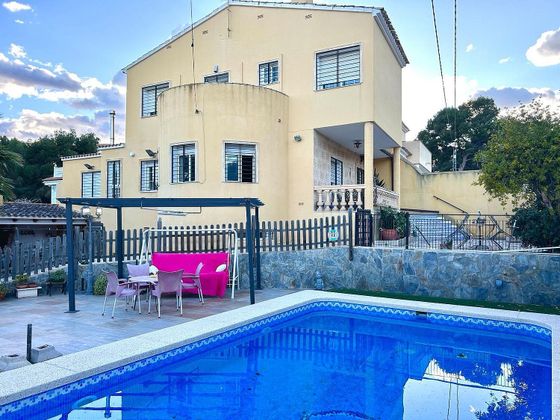Foto 1 de Casa en venta en calle El Romeral de 4 habitaciones con terraza y piscina