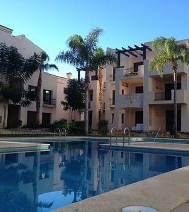 Foto 2 de Venta de piso en Santiago de la Ribera de 2 habitaciones con piscina y jardín