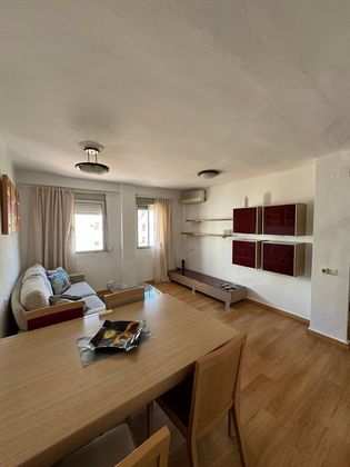 Foto 2 de Pis en lloguer a calle De L'arquitecte Gascó de 2 habitacions amb terrassa i mobles