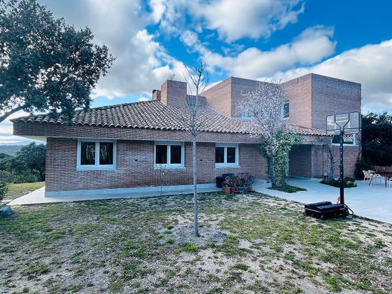 Foto 1 de Chalet en venta en Hoyo de Manzanares de 6 habitaciones con terraza y piscina