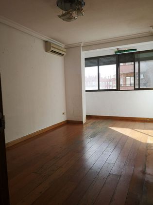 Foto 1 de Pis en venda a calle Ezequiel Solana de 3 habitacions amb terrassa i aire acondicionat
