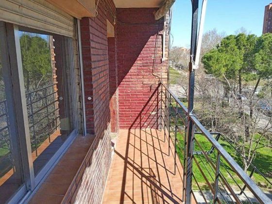 Foto 1 de Pis en venda a calle Pablo Neruda de 3 habitacions amb terrassa i balcó