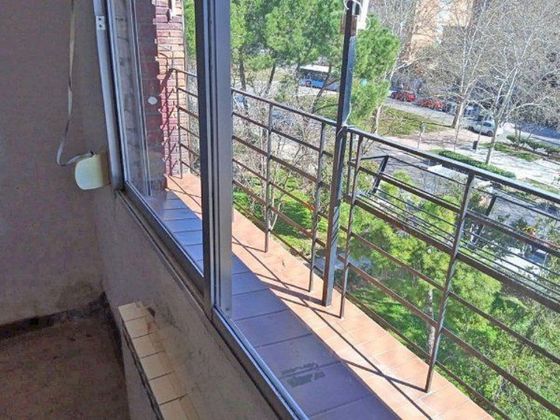 Foto 2 de Piso en venta en calle Pablo Neruda de 3 habitaciones con terraza y balcón