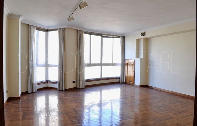 Foto 2 de Pis en venda a Praza España - Casablanca de 4 habitacions amb garatge i calefacció