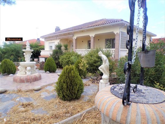 Foto 1 de Casa en venda a Villaluenga de la Sagra de 5 habitacions amb piscina i garatge