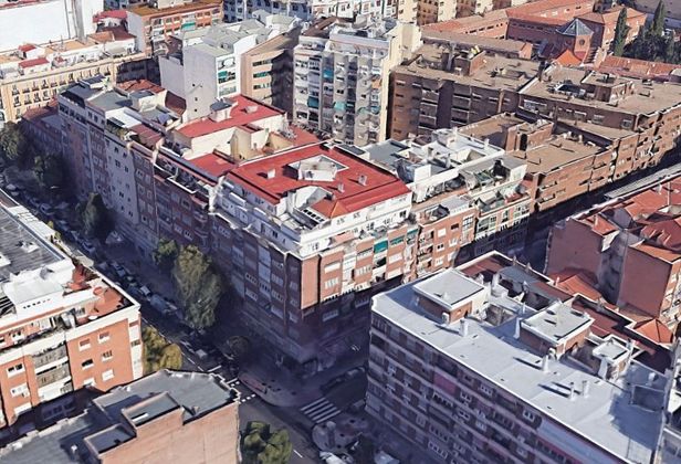 Foto 1 de Pis en venda a Nuevos Ministerios - Ríos Rosas de 4 habitacions amb balcó i calefacció