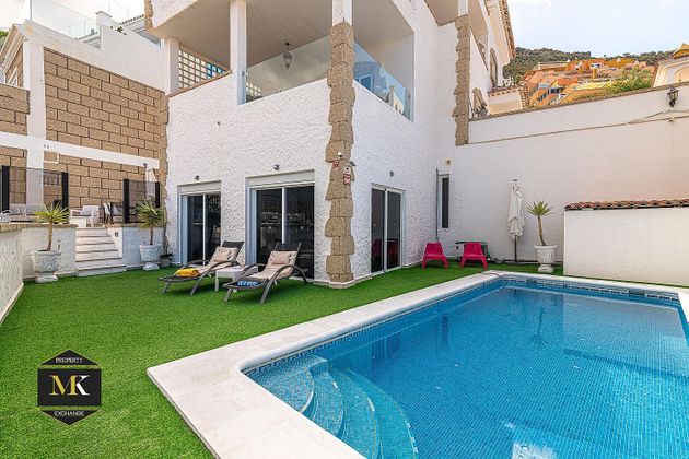 Foto 2 de Xalet en venda a calle Asturias de 5 habitacions amb terrassa i piscina
