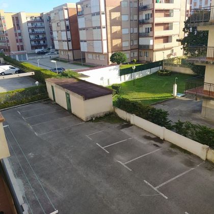 Foto 2 de Venta de piso en avenida De la Libertad de 3 habitaciones con terraza y garaje