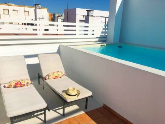 Foto 2 de Ático en venta en Doctor Barraquer - G. Renfe - Policlínico de 2 habitaciones con terraza y piscina