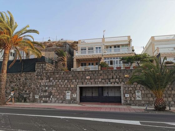 Foto 1 de Casa en venda a paseo Chil de 4 habitacions amb terrassa i garatge
