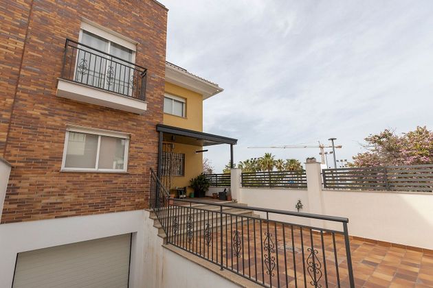 Foto 1 de Casa en venda a calle Roma de 4 habitacions amb terrassa i garatge