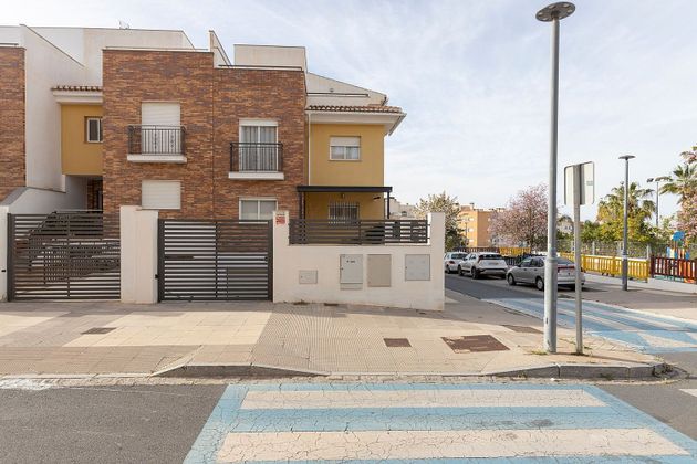 Foto 2 de Casa en venda a calle Roma de 4 habitacions amb terrassa i garatge