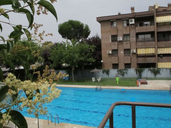 Foto 1 de Àtic en lloguer a El Burgo de 4 habitacions amb terrassa i piscina