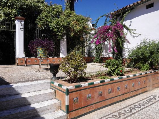Foto 1 de Casa adossada en venda a calle Ordoñez Rincón de 6 habitacions amb jardí