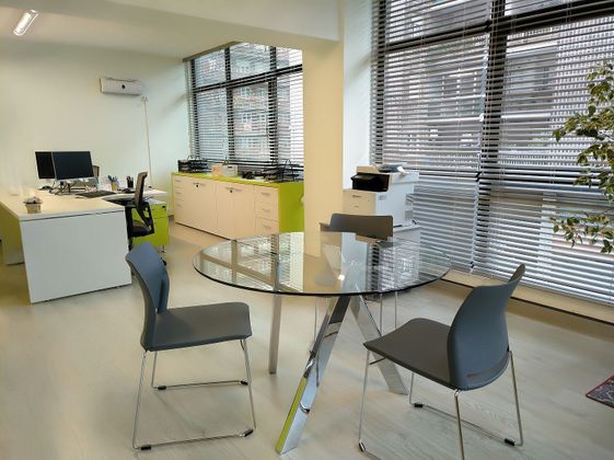 Foto 2 de Alquiler de oficina en calle Salou de 75 m²