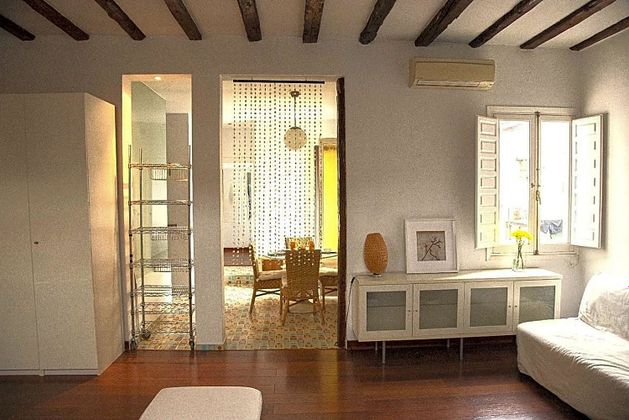 Foto 2 de Àtic en venda a Universidad - Malasaña de 1 habitació amb balcó i aire acondicionat